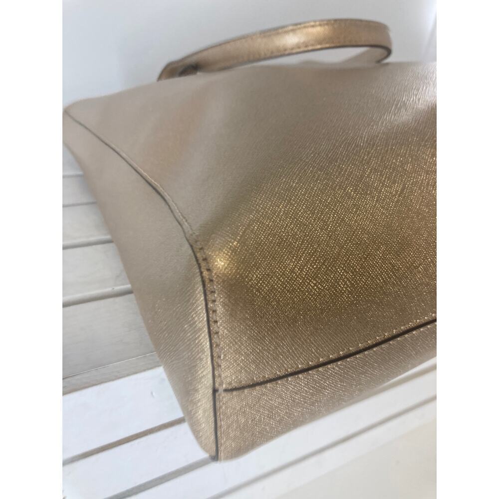 MICHAEL KORS LARGE GOLD METALIC LEATHER SHOULDER BAG - Picture 7 of 16